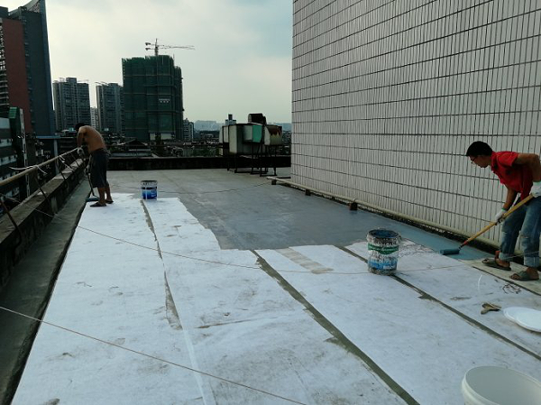 屋面防水维修铺布施工