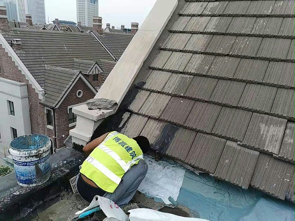 屋顶漏水维修