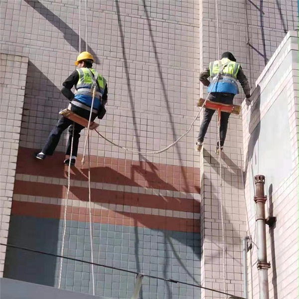 中航项目油蜘蛛人排查外墙瓷砖空鼓部位